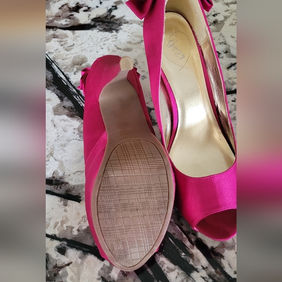 Bright Pink Satin Material Stiletto Heels, Size 9 by G:21 - Picture 3 of 4